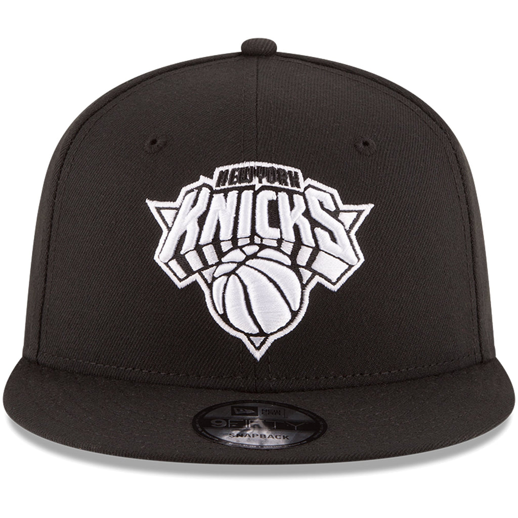 Men's New York Knicks New Era Black Black & White Logo 9FIFTY Adjustable Snapback Hat
